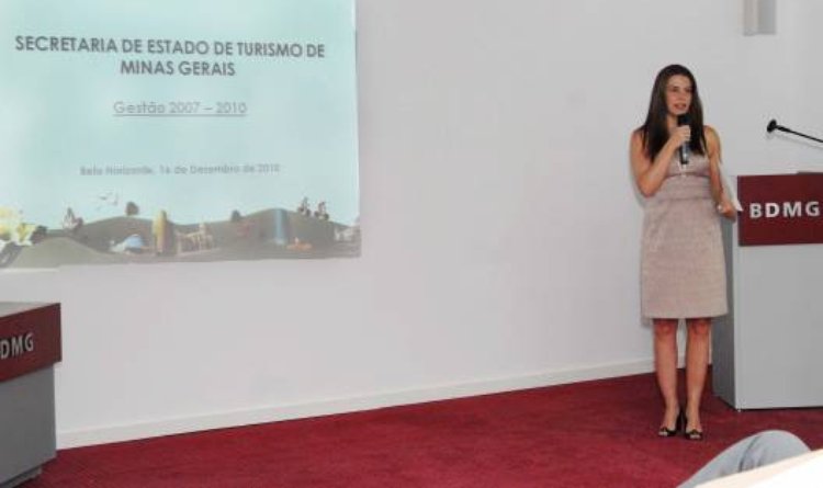 Secretária de Estado de Turismo, Érica Drumond, durante apresentação