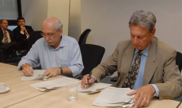 José Carlos Carvalho e Sebastião Navarro assinaram Termo de Cooperação