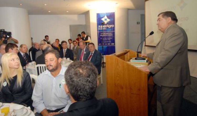 O presidente da Faemg, Roberto Simões, durante o lançamento