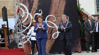 Dilma Rousseff e Antonio Anastasia na chegada à Praça Tiradentes
