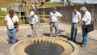 Delegação peruana na Estação de Tratamento de Esgoto do ribeirão do Onça