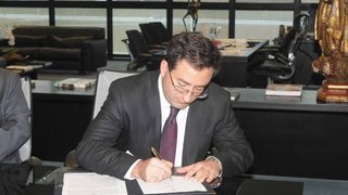 Rogério Tavares Nogueira na assinatura do protocolo de intenções