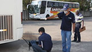 Técnicos do DER inspecionam índice de gases poluentes emitidos pelos ônibus
