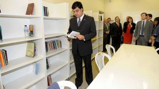Lafayette Andrada visitou a biblioteca do novo Centro Socioeducativo