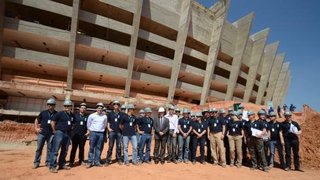 Representantes da Fifa estiveram no Mineirão para inspecionar as obras