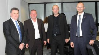 Secretário Sergio Barroso (E) e os consultores alemães