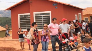 Governo beneficia famílias de Cambuí e Campestre com entrega de 100 casas