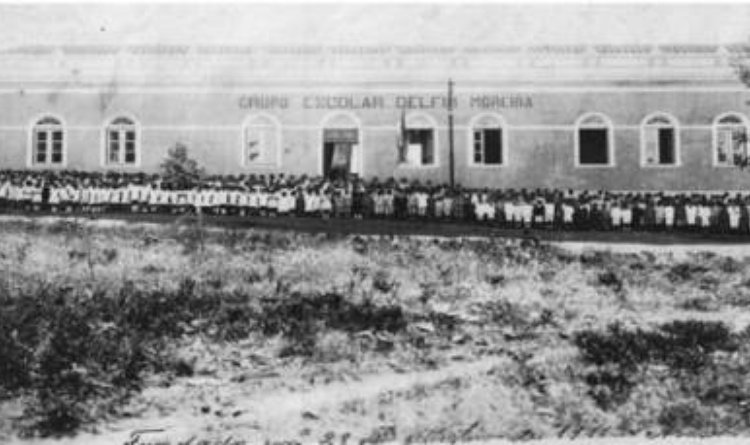 Fachada do primeiro prédio da Escola Estadual Delfim Moreira, em Araxá