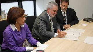 O secretário Carlos Melles assinou as ordens de início