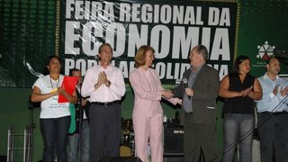 O secretário adjunto, Hélio Rabelo, e prefeita de Valadares, Elisa Costa