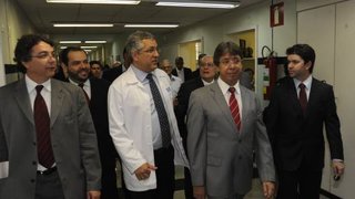Alexandre Padilha e Antônio Jorge visitaram diversos setores do hospital