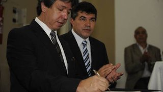 Secretário Antonio Jorge de Souza Marques durante assinatura de convênios