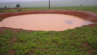 Bacia de captação de água de chuvas e enxurradas em Funilândia