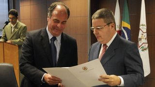 Governador Antonio Anastasia recebe primeiro repasse do governo federal
