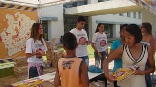 As ações de conscientização contra a dengue em Mariana acontecem em frente ao Centro de Convenções