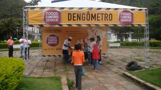 Em Ouro Preto, a mobilização contra a dengue acontece na Praça da Estação
