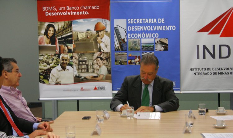 Frederico Álvares durante assinatura de protocolo com a Global Fruit