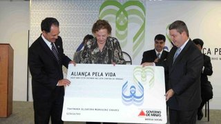 Governador Anastasia entregou “cartão ilustrativo” do Aliança pela Vida a prefeitos