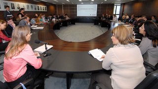 Membros da Câmara Multissetorial do Estado em Rede durante primeira reunião de 2012