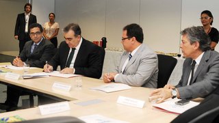 Secretário Narcio Rodrigues assina documento para criação do Fórum das Ipes