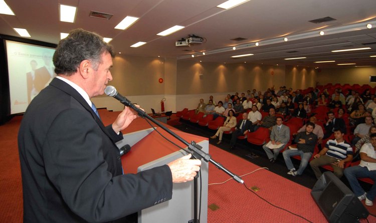 Secretário Sergio Barroso durante no workshop sobre linhas de crédito do BDMG