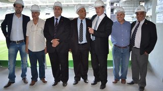 Vereadores visitam estádio do Independência, acompanhados pelo secretário Sergio Barroso