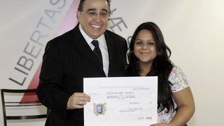 Vice-governador entregou o prêmio de R$ 30 mil a Ruth Marcela Teixeira, premiada no sorteio semanal