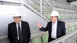 Acompanhado do secretário Sergio Barroso, Alberto Pinto Coelho conheceu a nova estrutura do estádio