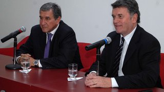 Carlos Alberto Parreira e o secretário Sérgio Barroso, durante entrevista coletiva
