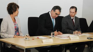 Secretário Narcio Rodrigues assina termo de cooperação técnica entre a Sectes e a Intel Brasil