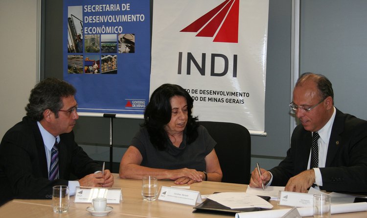 Executivo da Flora Dist., Ricardo Saud, a secretária Dorothea Werneck e o secretário Gil Pereira