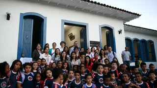 Grupo de gestores da Colômbia Visita escolas estaduais em Ouro Preto