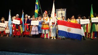 Grupos mostraram danças folclóricas de vários países durante o Festival