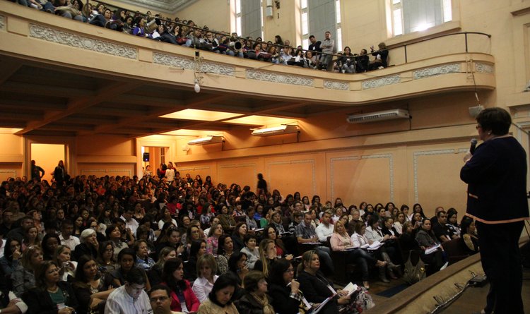 O encontro reúne cerca de 600 educadores de todas as regiões de Minas 