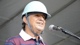 Os cerca de 2.600 operários que trabalham nas obras do Mineirão participaram do ato público