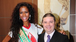 Representante de Santa Luzia, Mirian Rodrigues da Silva, ao lado do governador Anastasia