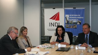 Secretária Dorothea Werneck e Frederico Álvares com representantes da Inova