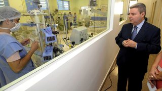 Governador visita centro de reabilitação e nova UTI Neonatal de Diamantina