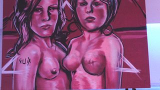 As obras do artista plástico Marcelo Gud fazem referências ao câncer de mama