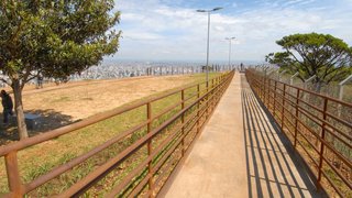 Do local os visitantes têm uma vista privilegiada de Belo Horizonte e do Parque das Mangabeiras