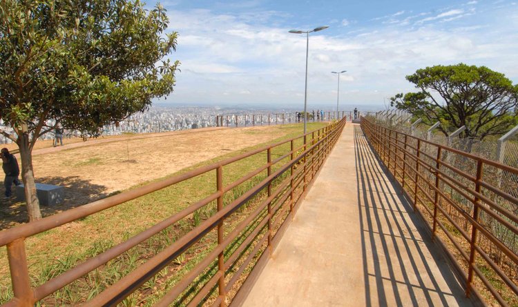 Do local os visitantes têm uma vista privilegiada de Belo Horizonte e do Parque das Mangabeiras