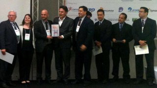Equipe da Prodemge recebe a premiação em São Paulo