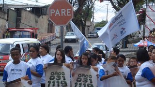 Estudantes da Escola Estadual Coronel Vicente Torres Júnior, no bairro Vera Cruz, fizeram passeata