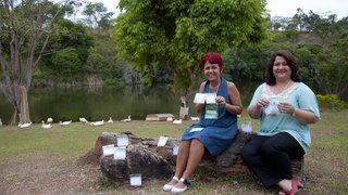 Flávia Boechat e Rosaide Lima, da EE Sebastião Medeiros, apresentaram o projeto "Semeando com amor"