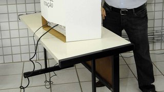 Governador Antonio Anastasia vota em Belo Horizonte