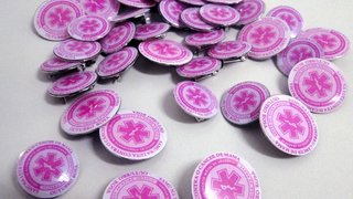 Na SAMU Macro Norte, funcionários usam bottons especiais este mês