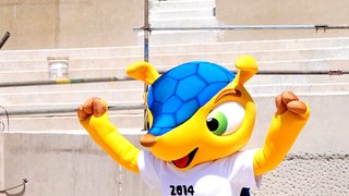 O tatu bola, mascote da Copa do Mundo, recepcionou as autoridades e a imprensa