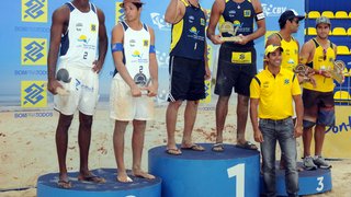 Premiação da disputa masculina de vôlei de praia