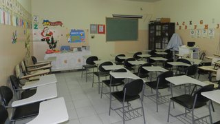 A estrutura conta uma sala de aula, com capacidade para até 20 alunos