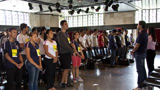 English Day testa o conhecimento dos estudantes em gincana